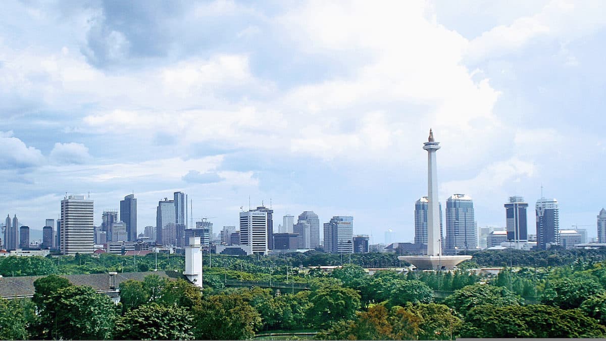 Panorama kota Jakarta dengan Monumen Nasional